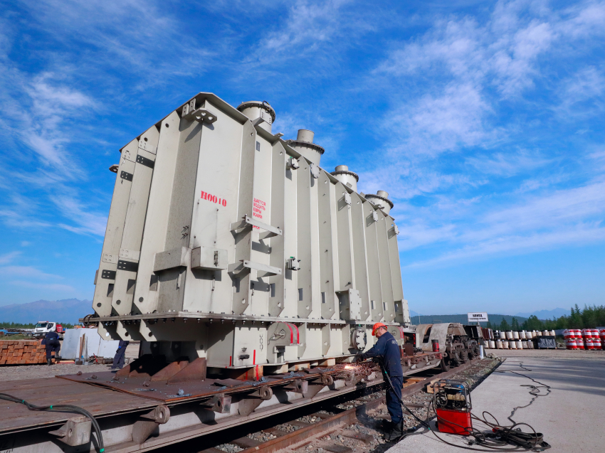 На высокогорной подстанции «Удоканский ГМК» установлен второй силовой трансформатор мощностью 80 мегаватт